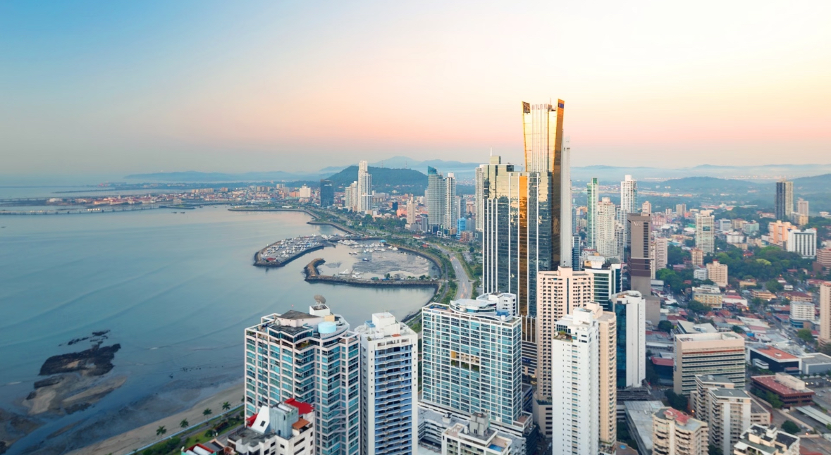 2025年巴拿马移民王炸新政：30万美金“三证合一”，全家三代30天拿到永久居住